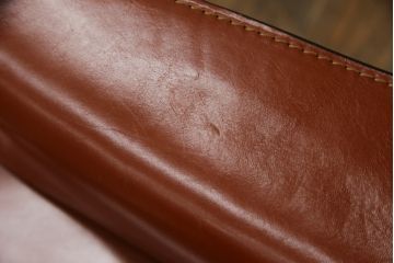 中古　Cassina(カッシーナ)　413　CAB(キャブ)　MARIO BELLINI(マリオベリーニ)　本革(レザー)　シンプルモダンな空間づくりに活躍するアームチェア(ダイニングチェア、椅子、イス)(定価約41万8千円)(R-075848)