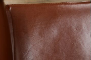 中古　Cassina(カッシーナ)　413　CAB(キャブ)　MARIO BELLINI(マリオベリーニ)　本革(レザー)　シンプルモダンな空間づくりに活躍するアームチェア(ダイニングチェア、椅子、イス)(定価約41万8千円)(R-075848)