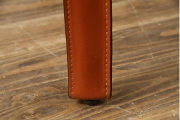 中古　Cassina(カッシーナ)　413　CAB(キャブ)　MARIO BELLINI(マリオベリーニ)　本革(レザー)　シンプルモダンな空間づくりに活躍するアームチェア(ダイニングチェア、椅子、イス)(定価約41万8千円)(R-075848)