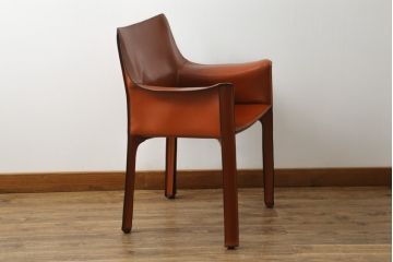 中古　Cassina(カッシーナ)　413　CAB(キャブ)　MARIO BELLINI(マリオベリーニ)　本革(レザー)　シンプルモダンな空間づくりに活躍するアームチェア(ダイニングチェア、椅子、イス)(定価約41万8千円)(R-075849)