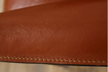 中古　Cassina(カッシーナ)　413　CAB(キャブ)　MARIO BELLINI(マリオベリーニ)　本革(レザー)　シンプルモダンな空間づくりに活躍するアームチェア(ダイニングチェア、椅子、イス)(定価約41万8千円)(R-075849)