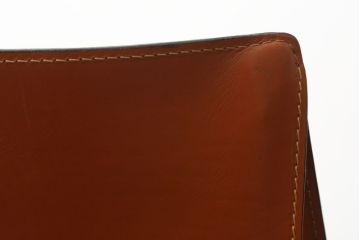 中古　Cassina(カッシーナ)　413　CAB(キャブ)　MARIO BELLINI(マリオベリーニ)　本革(レザー)　シンプルモダンな空間づくりに活躍するアームチェア(ダイニングチェア、椅子、イス)(定価約41万8千円)(R-075849)