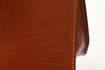 中古　Cassina(カッシーナ)　413　CAB(キャブ)　MARIO BELLINI(マリオベリーニ)　本革(レザー)　シンプルモダンな空間づくりに活躍するアームチェア(ダイニングチェア、椅子、イス)(定価約41万8千円)(R-075849)