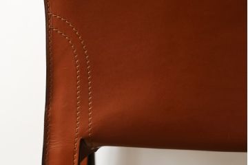 中古　Cassina(カッシーナ)　413　CAB(キャブ)　MARIO BELLINI(マリオベリーニ)　本革(レザー)　シンプルモダンな空間づくりに活躍するアームチェア(ダイニングチェア、椅子、イス)(定価約41万8千円)(R-075849)