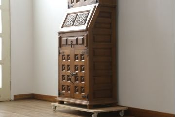 中古　スペイン製　チーク材　凝ったデザインが目を惹くビューローブックケース(ライティングビューロー、ワークデスク、簿記机、本箱、収納棚、戸棚、在宅用、在宅ワーク用)(R-075851)