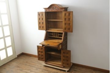 中古　スペイン製　チーク材　凝ったデザインが目を惹くビューローブックケース(ライティングビューロー、ワークデスク、簿記机、本箱、収納棚、戸棚、在宅用、在宅ワーク用)(R-075851)