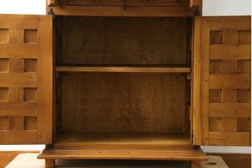 中古　スペイン製　チーク材　彫刻の陰影が美しいビューローブックケース　(R-075851)