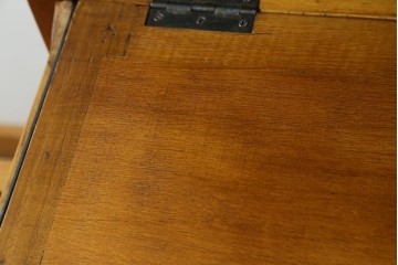 中古　スペイン製　チーク材　彫刻の陰影が美しいビューローブックケース　(R-075851)