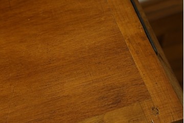 中古　スペイン製　チーク材　彫刻の陰影が美しいビューローブックケース　(R-075851)