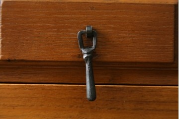 中古　スペイン製　チーク材　彫刻の陰影が美しいビューローブックケース　(R-075851)