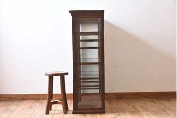 和製アンティーク　大正ロマン　桑材　当時物のガラスがレトロな雰囲気を醸し出す小振りな三面ガラスケース(ショーケース、収納棚、陳列棚)(R-075853)