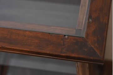 和製アンティーク　大正ロマン　桑材　当時物のガラスがレトロな雰囲気を醸し出す小振りな三面ガラスケース(ショーケース、収納棚、陳列棚)(R-075853)