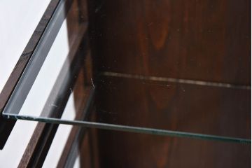 和製アンティーク　大正ロマン　桑材　当時物のガラスがレトロな雰囲気を醸し出す小振りな三面ガラスケース(ショーケース、収納棚、陳列棚)(R-075853)