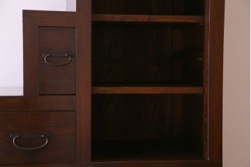 和製アンティーク　　明治期　古民具・骨董　三方欅(ケヤキ)材　和の空間づくりの主役になる上質な重ね階段箪笥(和箪笥、時代箪笥、収納箪笥、整理タンス、引き出し)(R-075854)