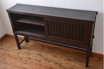 和製アンティーク　当店リメイク　六尺　使い込まれた風合いが魅力的な脚付き水屋箪笥サイドボード(サイドキャビネット、収納棚、戸棚)(R-075855)
