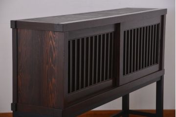 和製アンティーク　当店リメイク　六尺　使い込まれた風合いが魅力的な脚付き水屋箪笥サイドボード(サイドキャビネット、収納棚、戸棚)(R-075855)