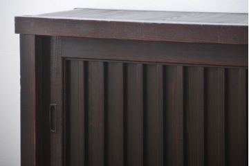 和製アンティーク　当店リメイク　六尺　使い込まれた風合いが魅力的な脚付き水屋箪笥サイドボード(サイドキャビネット、収納棚、戸棚)(R-075855)