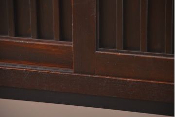 和製アンティーク　当店リメイク　六尺　使い込まれた風合いが魅力的な脚付き水屋箪笥サイドボード(サイドキャビネット、収納棚、戸棚)(R-075855)