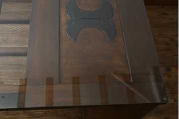 和製アンティーク　明治大正期　当店リメイク　和モダンな空間づくりイ活躍する収納棚付き蔵戸テーブル(4人掛けダイニングテーブル、食卓)(R-075856)
