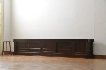 和製アンティーク　 特大!!　和モダンな空間にも馴染む九尺幅の重厚な水屋箪笥ローボード(テレビボード、テレビ台、リビングボード、サイドボード、収納棚、戸棚)(R-075857)