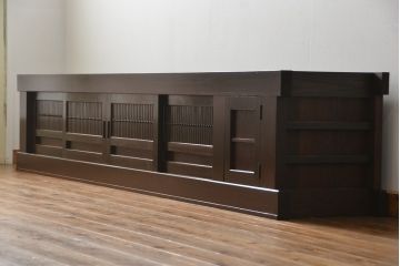 和製アンティーク　 特大!!　和モダンな空間にも馴染む九尺幅の重厚な水屋箪笥ローボード(テレビボード、テレビ台、リビングボード、サイドボード、収納棚、戸棚)(R-075857)
