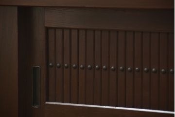 和製アンティーク　 特大!!　和モダンな空間にも馴染む九尺幅の重厚な水屋箪笥ローボード(テレビボード、テレビ台、リビングボード、サイドボード、収納棚、戸棚)(R-075857)