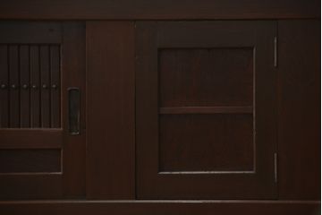 和製アンティーク　 特大!!　和モダンな空間にも馴染む九尺幅の重厚な水屋箪笥ローボード(テレビボード、テレビ台、リビングボード、サイドボード、収納棚、戸棚)(R-075857)
