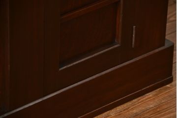 和製アンティーク　 特大!!　和モダンな空間にも馴染む九尺幅の重厚な水屋箪笥ローボード(テレビボード、テレビ台、リビングボード、サイドボード、収納棚、戸棚)(R-075857)