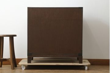 和製ビンテージ　米沢箪笥　伝統工芸　漆塗り　朱塗りの赤と金具の黒のコントラストが美しい脚付き小箪笥(和タンス、収納箪笥、ヴィンテージ)(R-075863)