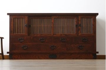 中古　美品　伝統民芸家具　迫力のある杢目が魅力的な岩谷堂箪笥サイドボード(引き出し、収納棚、戸棚、サイドキャビネット)(R-075864)