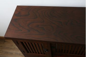 中古　美品　伝統民芸家具　迫力のある杢目が魅力的な岩谷堂箪笥サイドボード(引き出し、収納棚、戸棚、サイドキャビネット)(R-075864)