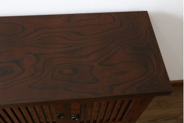 中古　美品　伝統民芸家具　迫力のある杢目が魅力的な岩谷堂箪笥サイドボード(引き出し、収納棚、戸棚、サイドキャビネット)(R-075864)