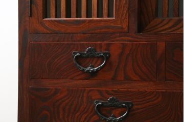中古　美品　伝統民芸家具　迫力のある杢目が魅力的な岩谷堂箪笥サイドボード(引き出し、収納棚、戸棚、サイドキャビネット)(R-075864)