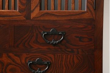 中古　美品　伝統民芸家具　迫力のある杢目が魅力的な岩谷堂箪笥サイドボード(引き出し、収納棚、戸棚、サイドキャビネット)(R-075864)