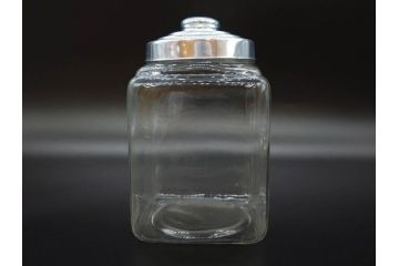 アンティーク雑貨　当時物　デッドストック　アルミ蓋　レトロな雰囲気を醸し出すガラス瓶3個セット(角型、角瓶、キャニスター、ガラスビン、菓子瓶、硝子、フタ付き)(R-075866)