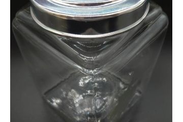 アンティーク雑貨　当時物　デッドストック　アルミ蓋　レトロな雰囲気を醸し出すガラス瓶3個セット(角型、角瓶、キャニスター、ガラスビン、菓子瓶、硝子、フタ付き)(R-075866)