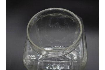 アンティーク雑貨　当時物　デッドストック　アルミ蓋　レトロな雰囲気を醸し出すガラス瓶3個セット(角型、角瓶、キャニスター、ガラスビン、菓子瓶、硝子、フタ付き)(R-075866)
