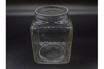 アンティーク雑貨　当時物　デッドストック　アルミ蓋　レトロな雰囲気を醸し出すガラス瓶3個セット(角型、角瓶、キャニスター、ガラスビン、菓子瓶、硝子、フタ付き)(R-075866)