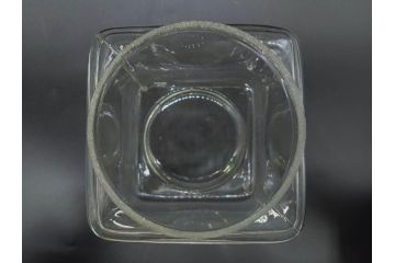 アンティーク雑貨　当時物　デッドストック　アルミ蓋　レトロな雰囲気を醸し出すガラス瓶3個セット(角型、角瓶、キャニスター、ガラスビン、菓子瓶、硝子、フタ付き)(R-075866)