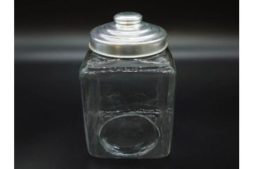 アンティーク雑貨　当時物　デッドストック　アルミ蓋　レトロな雰囲気を醸し出すガラス瓶3個セット(角型、角瓶、キャニスター、ガラスビン、菓子瓶、硝子、フタ付き)(R-075866)