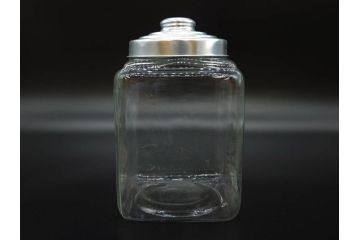アンティーク雑貨　当時物　デッドストック　アルミ蓋　レトロな雰囲気を醸し出すガラス瓶3個セット(角型、角瓶、キャニスター、ガラスビン、菓子瓶、硝子、フタ付き)(R-075866)
