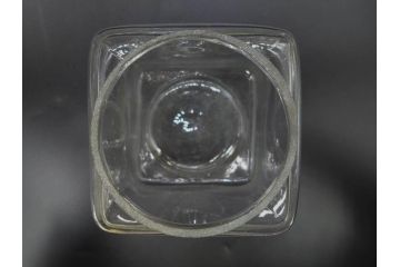 アンティーク雑貨　当時物　デッドストック　アルミ蓋　レトロな雰囲気を醸し出すガラス瓶3個セット(角型、角瓶、キャニスター、ガラスビン、菓子瓶、硝子、フタ付き)(R-075867)