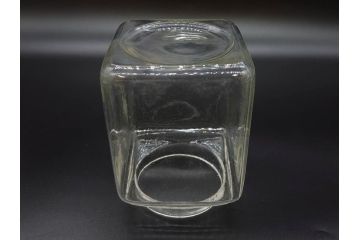アンティーク雑貨　当時物　デッドストック　アルミ蓋　レトロな雰囲気を醸し出すガラス瓶3個セット(角型、角瓶、キャニスター、ガラスビン、菓子瓶、硝子、フタ付き)(R-075867)