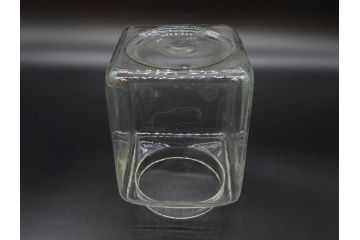 アンティーク雑貨　当時物　デッドストック　アルミ蓋　レトロな雰囲気を醸し出すガラス瓶3個セット(角型、角瓶、キャニスター、ガラスビン、菓子瓶、硝子、フタ付き)(R-075867)