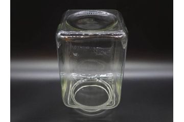 アンティーク雑貨　当時物　デッドストック　アルミ蓋　大・中・小　お洒落なディスプレイが叶うレトロなガラス瓶3個セット(角型、角瓶、キャニスター、ガラスビン、菓子瓶、硝子、フタ付き)(R-075868)