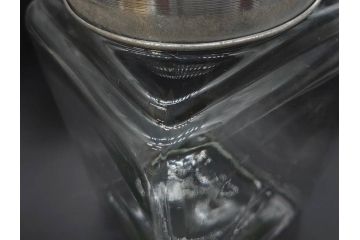 アンティーク雑貨　当時物　デッドストック　アルミ蓋　大・中・小　お洒落なディスプレイが叶うレトロなガラス瓶3個セット(角型、角瓶、キャニスター、ガラスビン、菓子瓶、硝子、フタ付き)(R-075868)