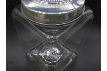 アンティーク雑貨　当時物　デッドストック　アルミ蓋　大・中・小　お洒落なディスプレイが叶うレトロなガラス瓶3個セット(角型、角瓶、キャニスター、ガラスビン、菓子瓶、硝子、フタ付き)(R-075868)