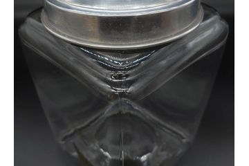 アンティーク雑貨　当時物　デッドストック　アルミ蓋　レトロな雰囲気を醸し出すガラス瓶3個セット(角型、角瓶、キャニスター、ガラスビン、菓子瓶、硝子、フタ付き)(R-075869)