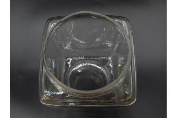 アンティーク雑貨　当時物　デッドストック　アルミ蓋　レトロな雰囲気を醸し出すガラス瓶3個セット(角型、角瓶、キャニスター、ガラスビン、菓子瓶、硝子、フタ付き)(R-075869)