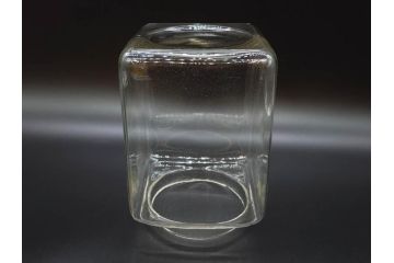 アンティーク雑貨　当時物　デッドストック　アルミ蓋　レトロな雰囲気を醸し出すガラス瓶3個セット(角型、角瓶、キャニスター、ガラスビン、菓子瓶、硝子、フタ付き)(R-075869)